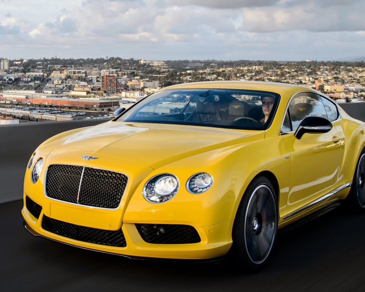 Bentley, жёлтый, дорога