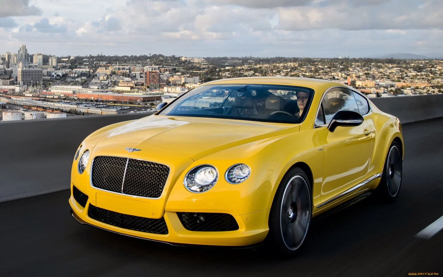 Bentley, жёлтый, дорога