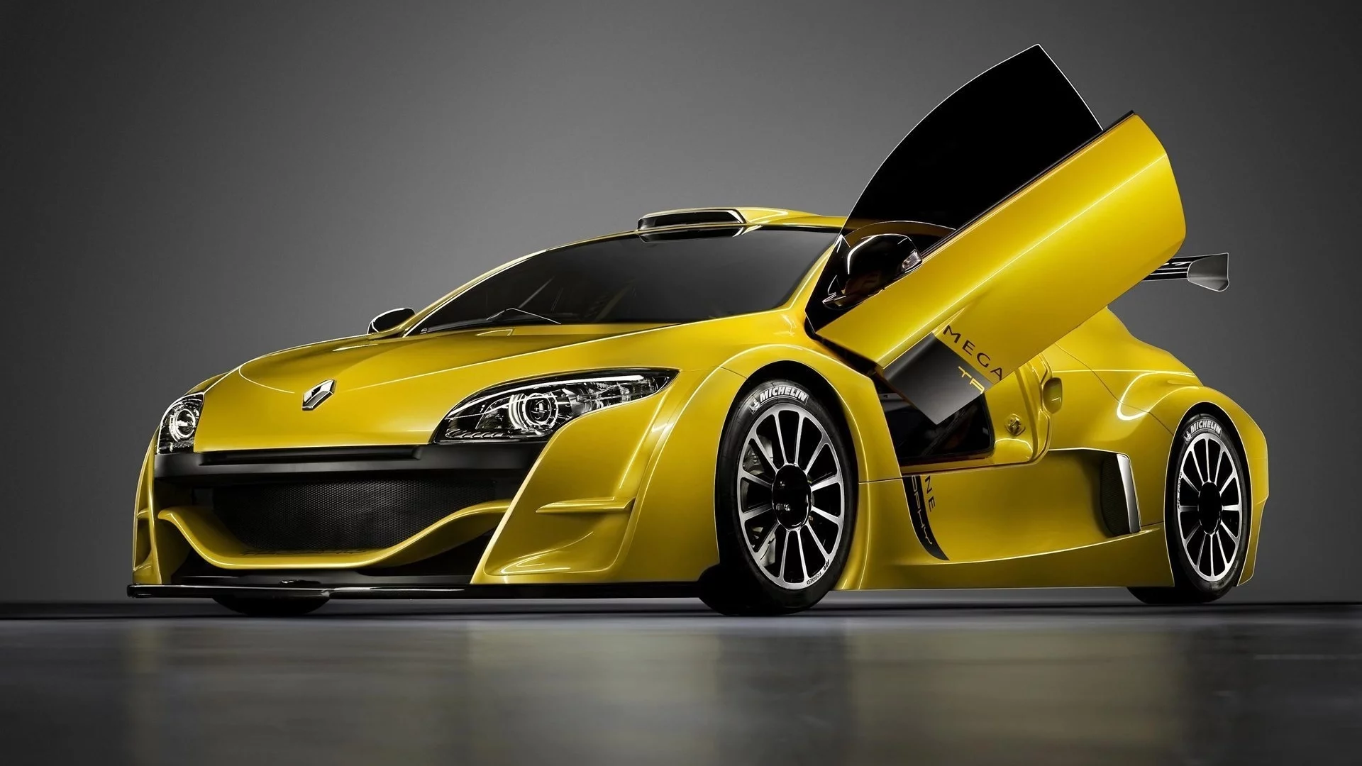 Renault, жёлтый, показ
