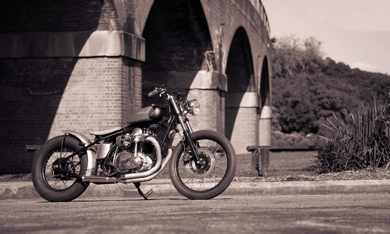 bobbersake v1, мост, стиль, мотоцикл, боббер, kawasaki w650, deusesmachina