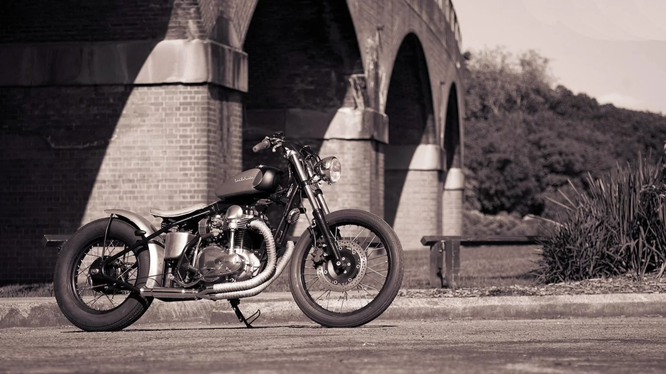 bobbersake v1, мост, стиль, мотоцикл, боббер, kawasaki w650, deusesmachina