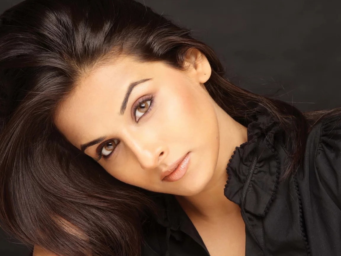 Vidya Balan, девушка, шатенка, взгляд