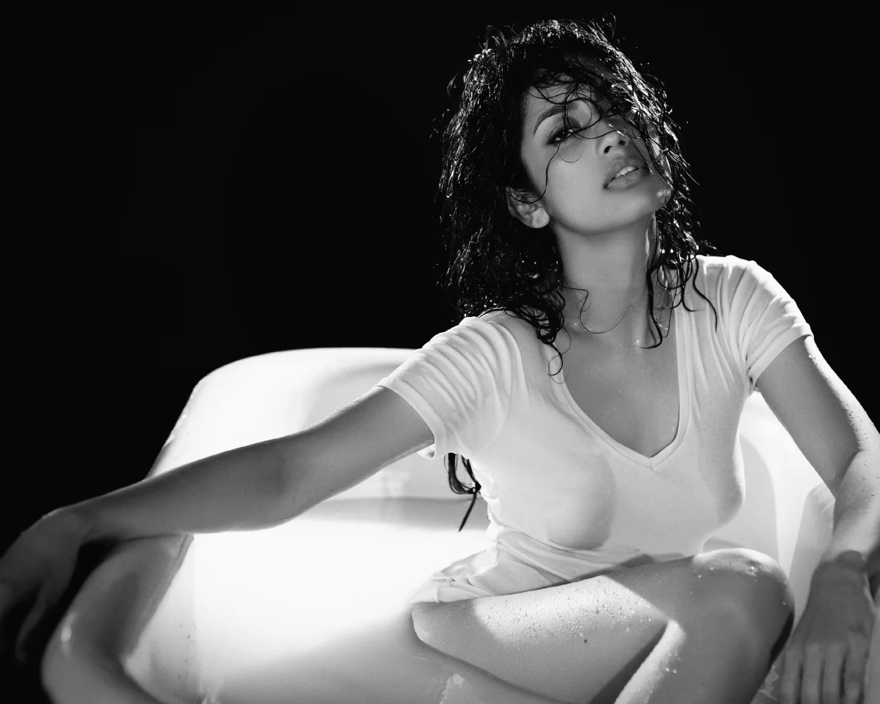 karishma ahluwalia, брюнетка, мокрая, девушка, каришма алувалиа