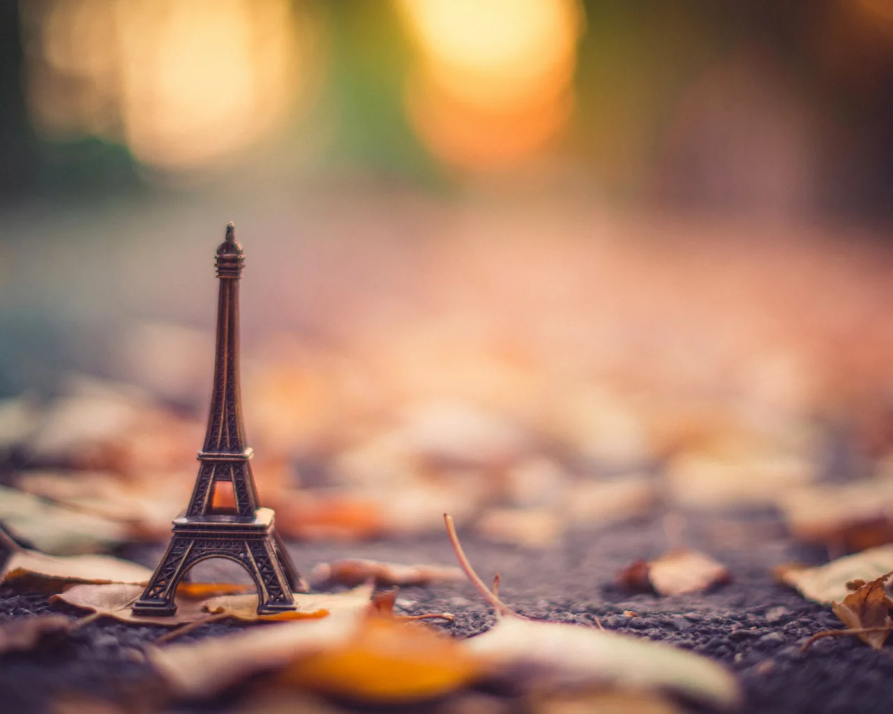 статуэтка, la tour eiffel, эйфелева башня, подставка, асфальт