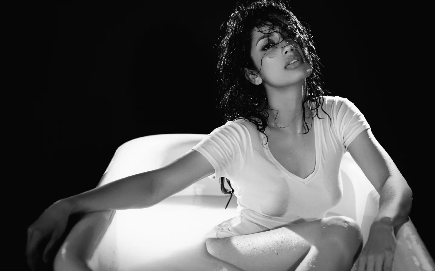 karishma ahluwalia, брюнетка, мокрая, девушка, каришма алувалиа