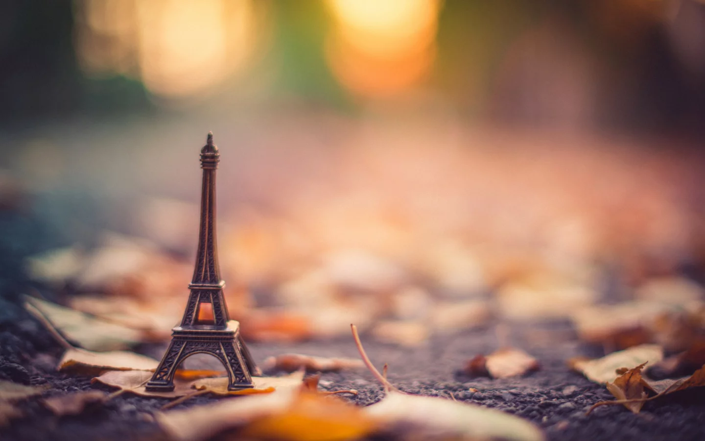 статуэтка, la tour eiffel, эйфелева башня, подставка, асфальт