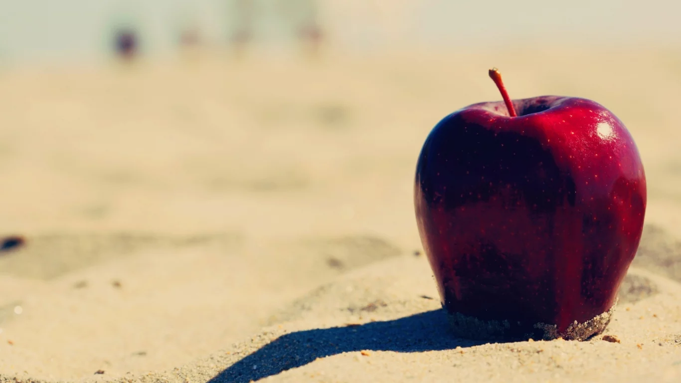 еда, красное, обои, фон, пляж, яблоко, apple, фрукт, песок