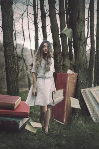 лес, книги, девушка