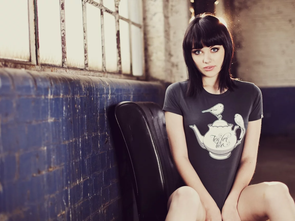 футболка, брюнетка, mellisa clarke, взгляд, девушка, модель