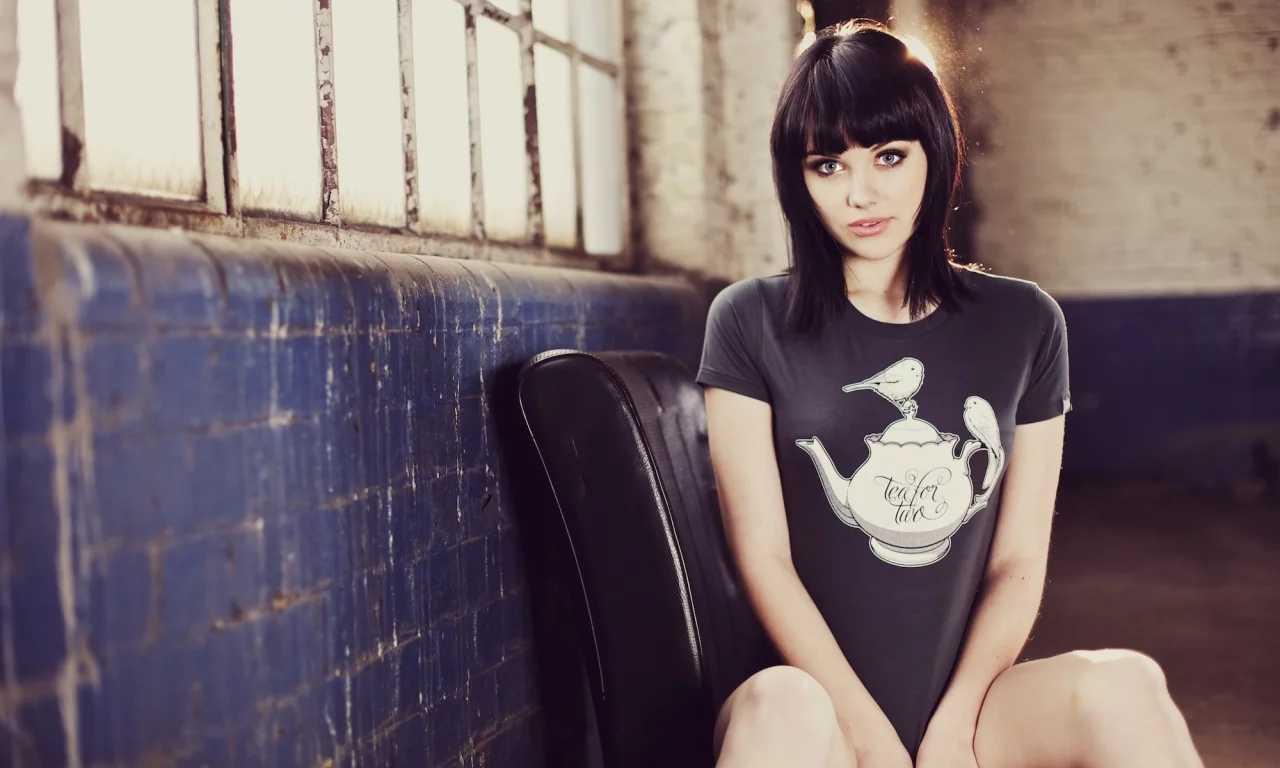 футболка, брюнетка, mellisa clarke, взгляд, девушка, модель