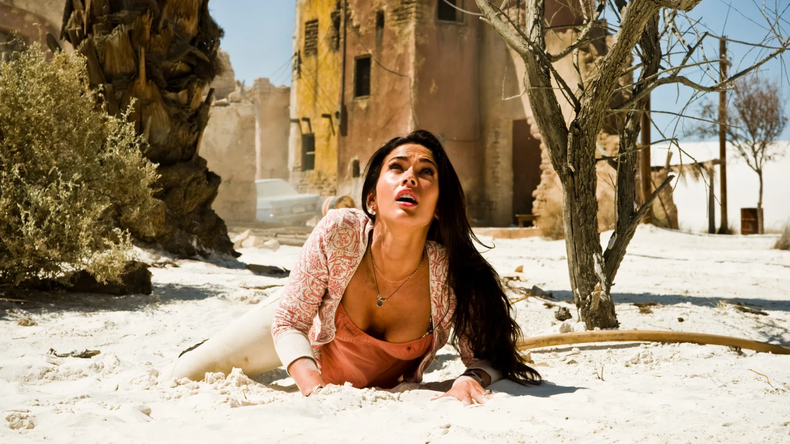 megan fox, лежит, девушка, испуг