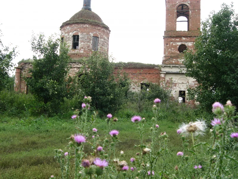 церковь, лето