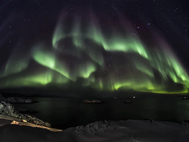 aurora borealis, ночь, северное сияние, снег, океан, зеленый