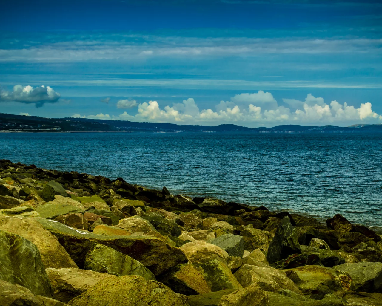 море, камни
