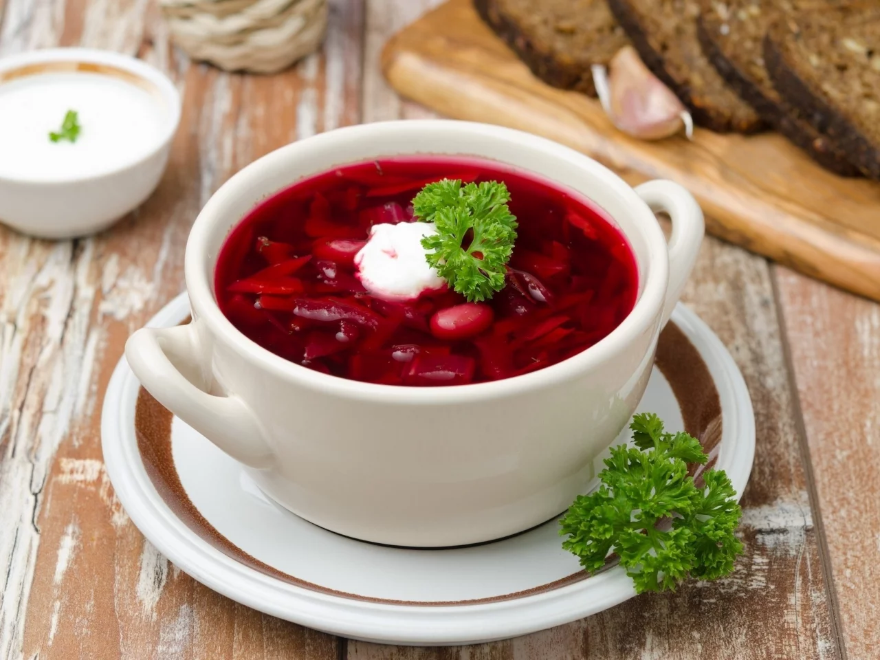 еда, борщ, хлеб, сметана, зелень, фасоль, обед, суп