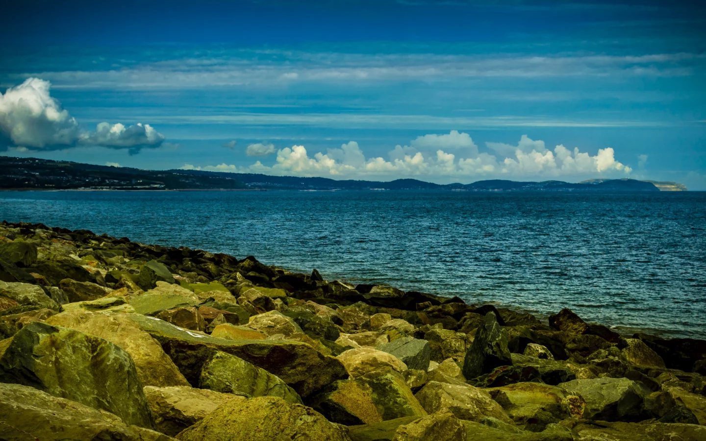 море, камни