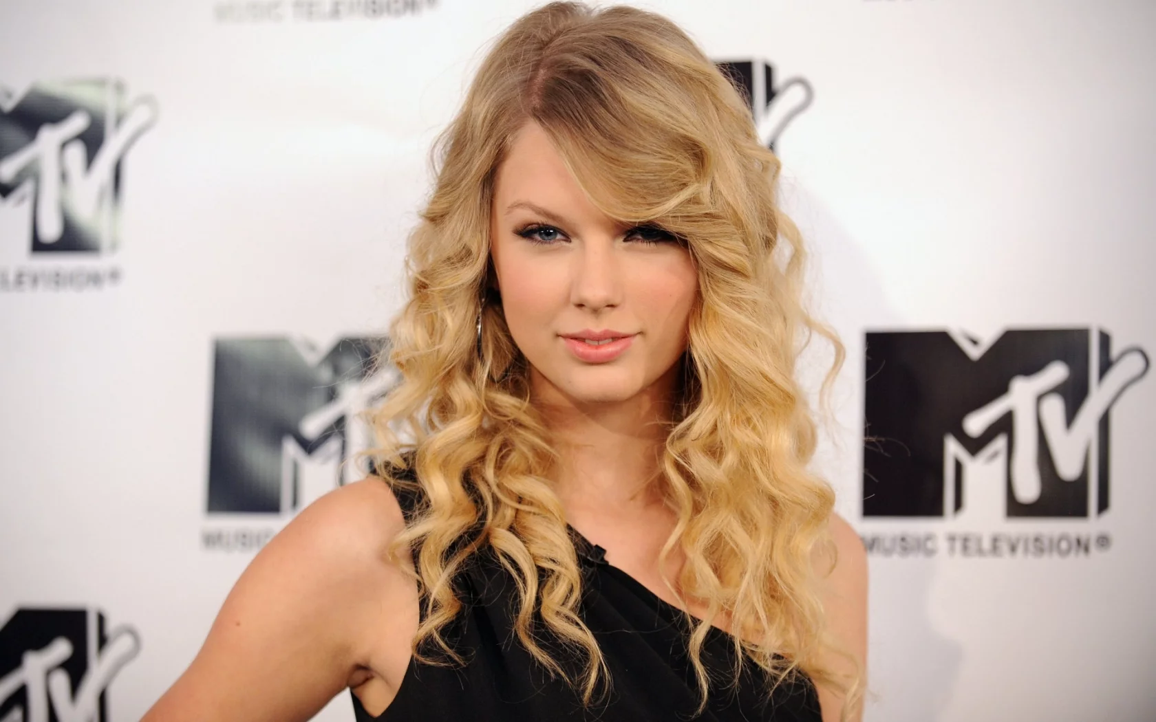 taylor swift, тейлор свифт, взгляд, mtv, блондинка