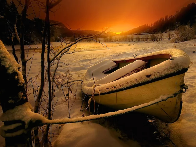 горы, река, пейзаж, закат, природа, лодка, небо, деревья