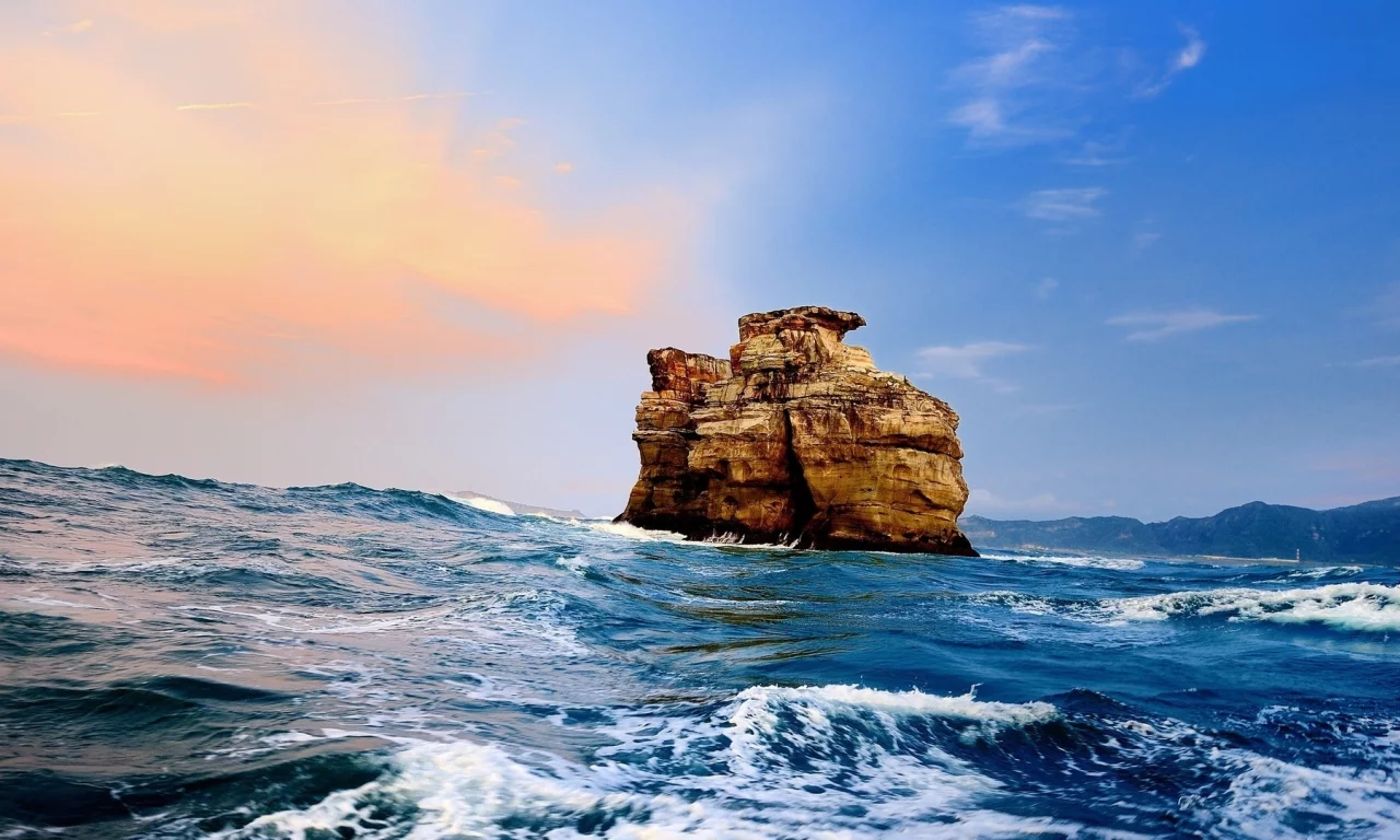 скала, облака, море