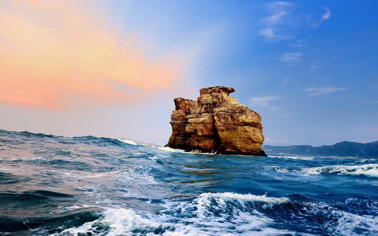 скала, облака, море