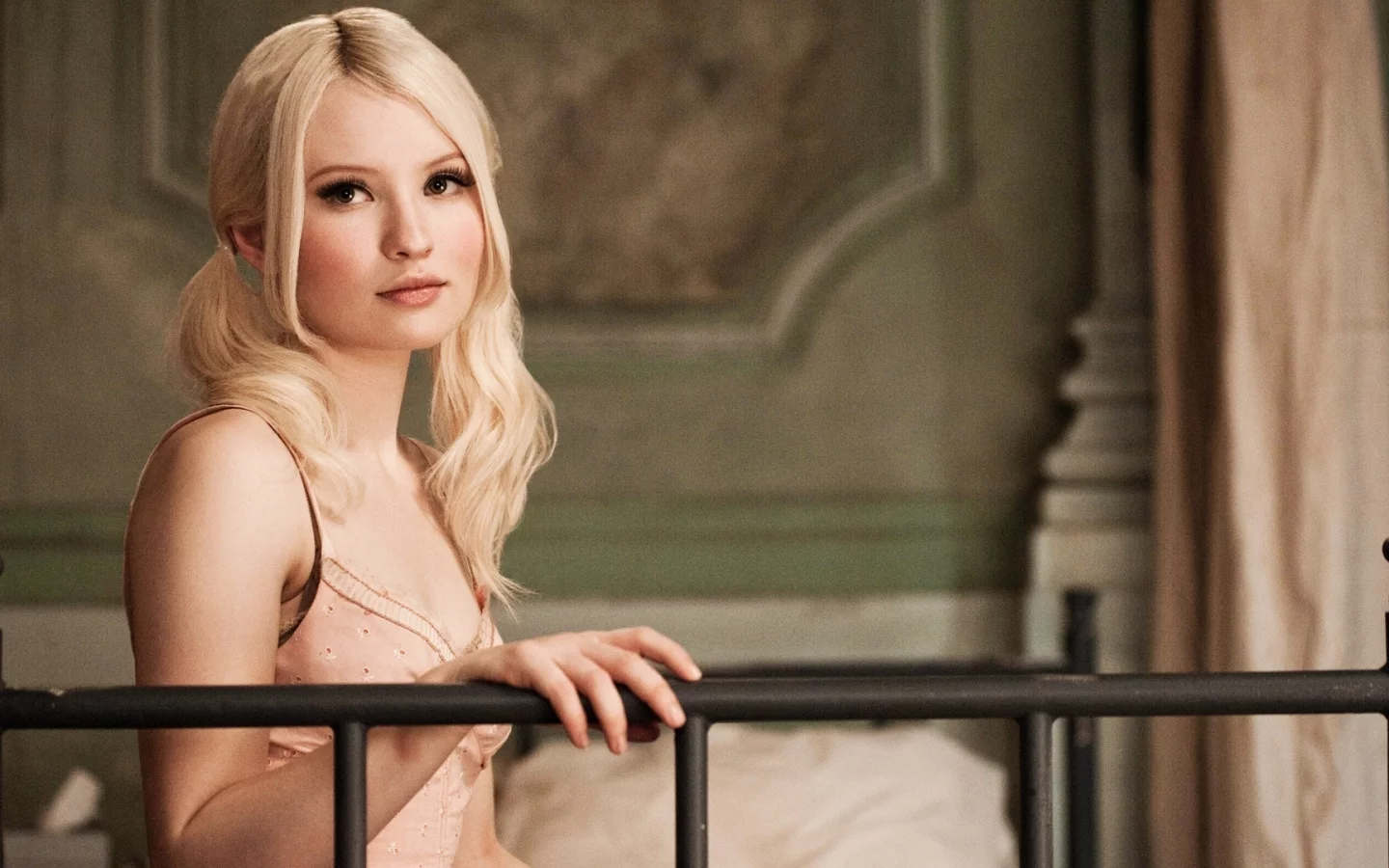 куколка, запрещенный прием, emily browning, baby doll, sucker punch