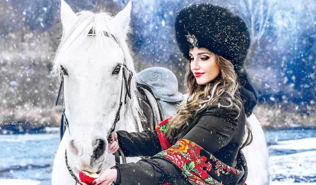 конь, девушка, яблоко