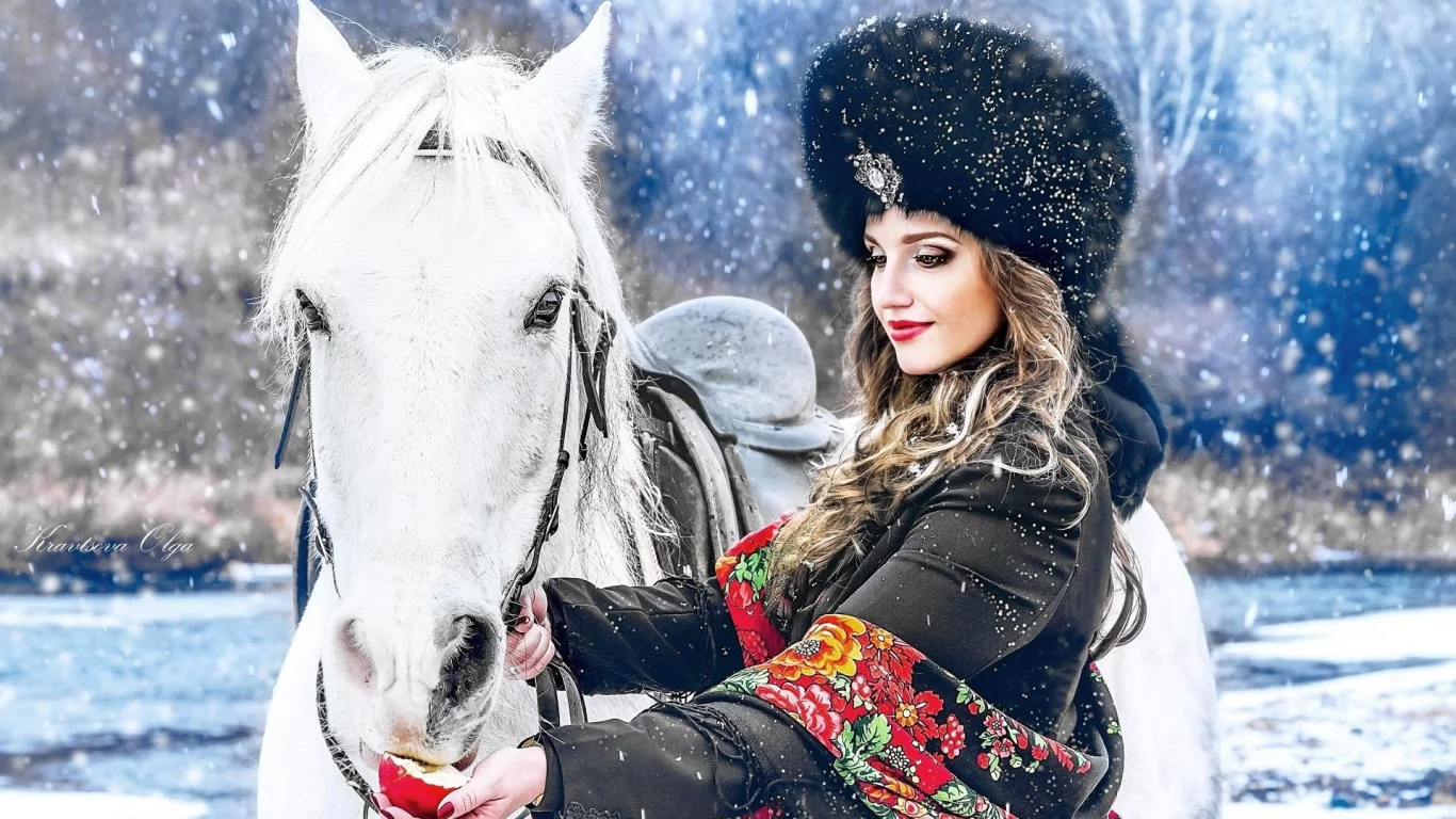 конь, девушка, яблоко