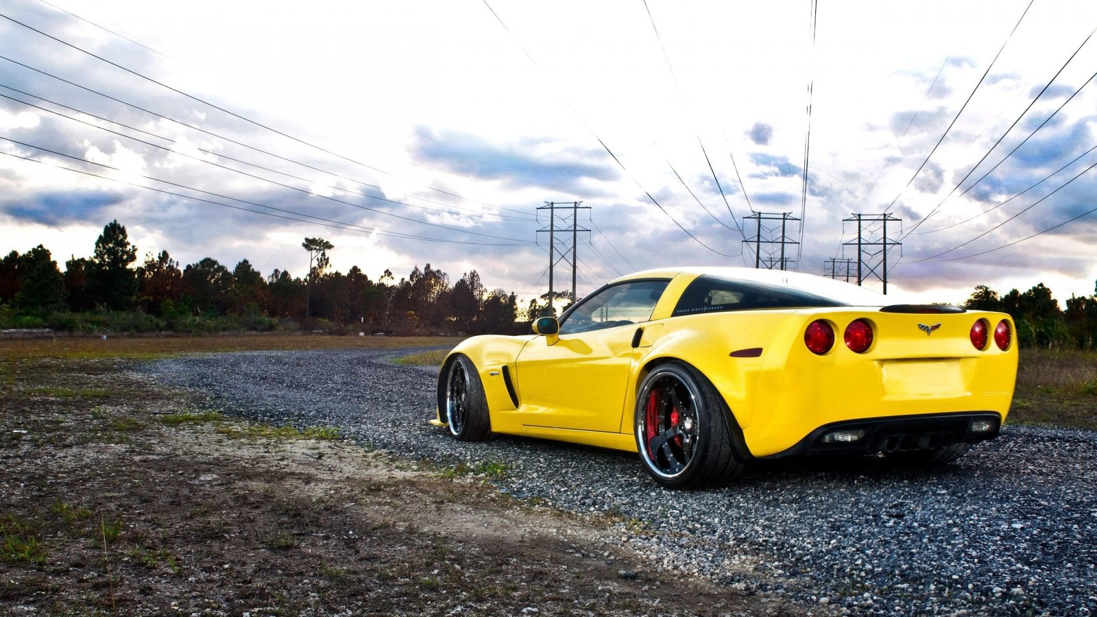 Картинки на рабочий стол 11. Chevrolet Corvette c2 Yellow. Chevrolet Corvette c6 4k. Обои Корвет z06. Chevrolet Corvette обои.