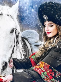 конь, девушка, яблоко