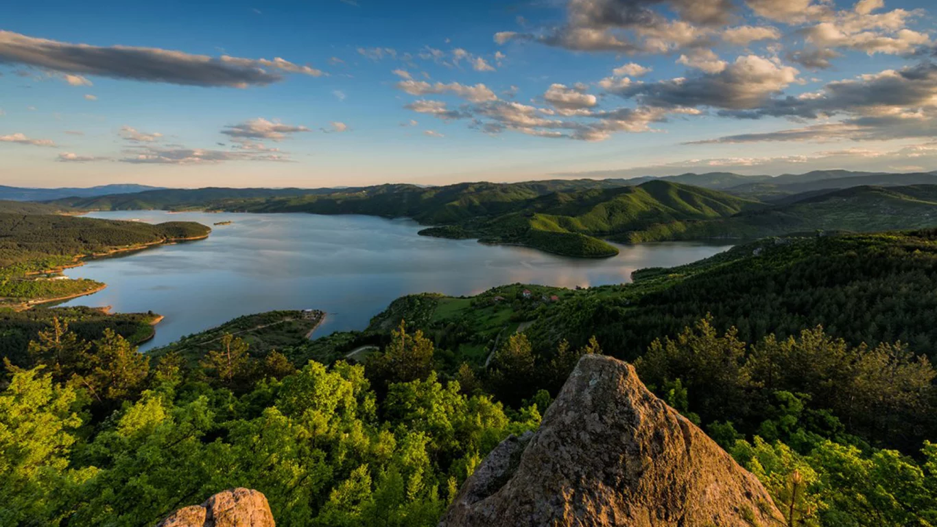 Родопи, Болгария, горы, деревья, лес, небо, облака, природа, пейзаж