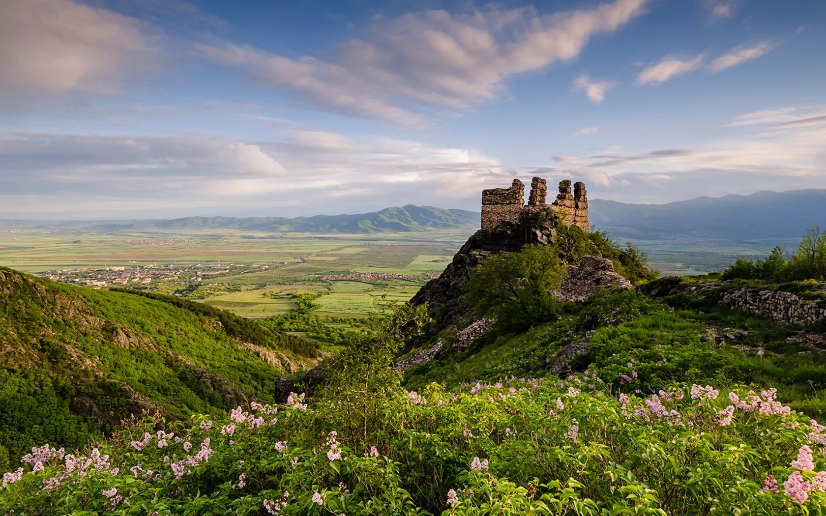 Аневско кале, Стара планина, Балканские горы, Болгария, горы, деревья, лес, цветы, небо, облака, поле, природа, пейзаж, крепость, руины