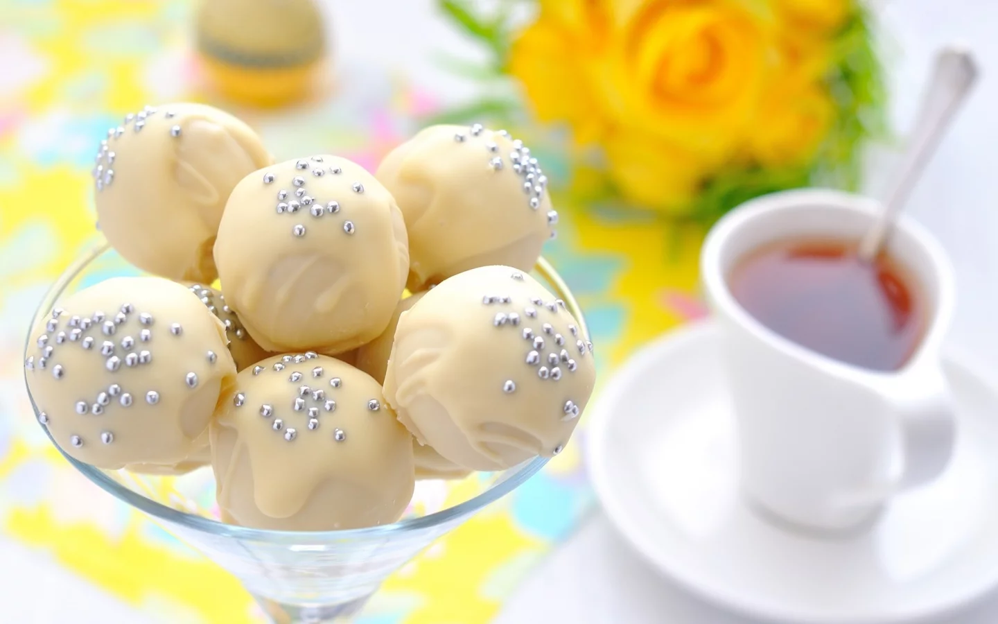 конфеты, посыпка, белый шоколад, сладости, десерт, чай