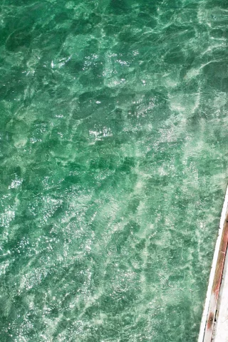 вода, девушка, загорает