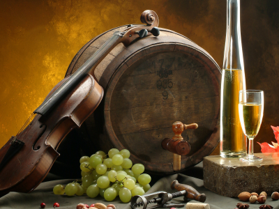 вино, виноград.бочонок, скрипка, бутылка, бокал, штопор, орехи