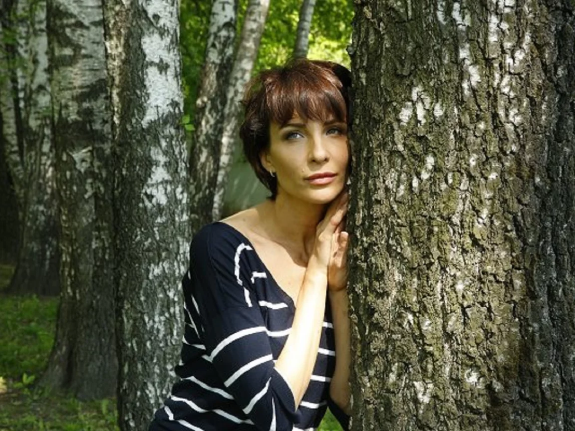Девушка, задумчевая, береза, лес