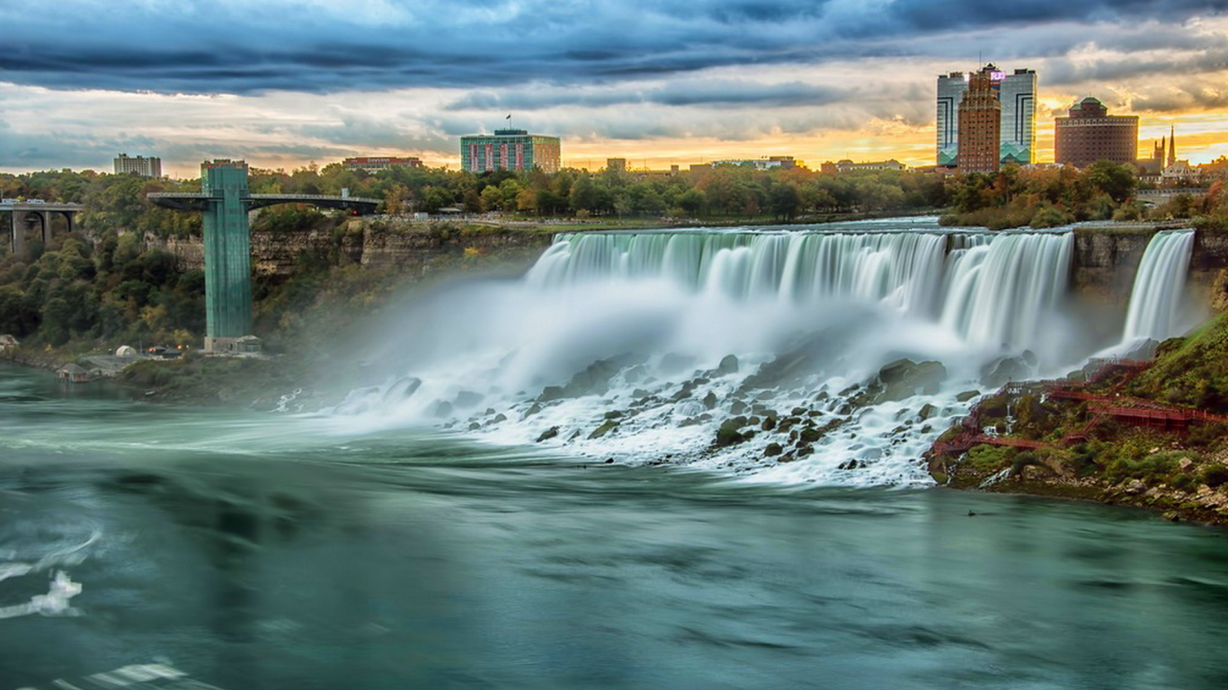 Зеленый город водопад фото