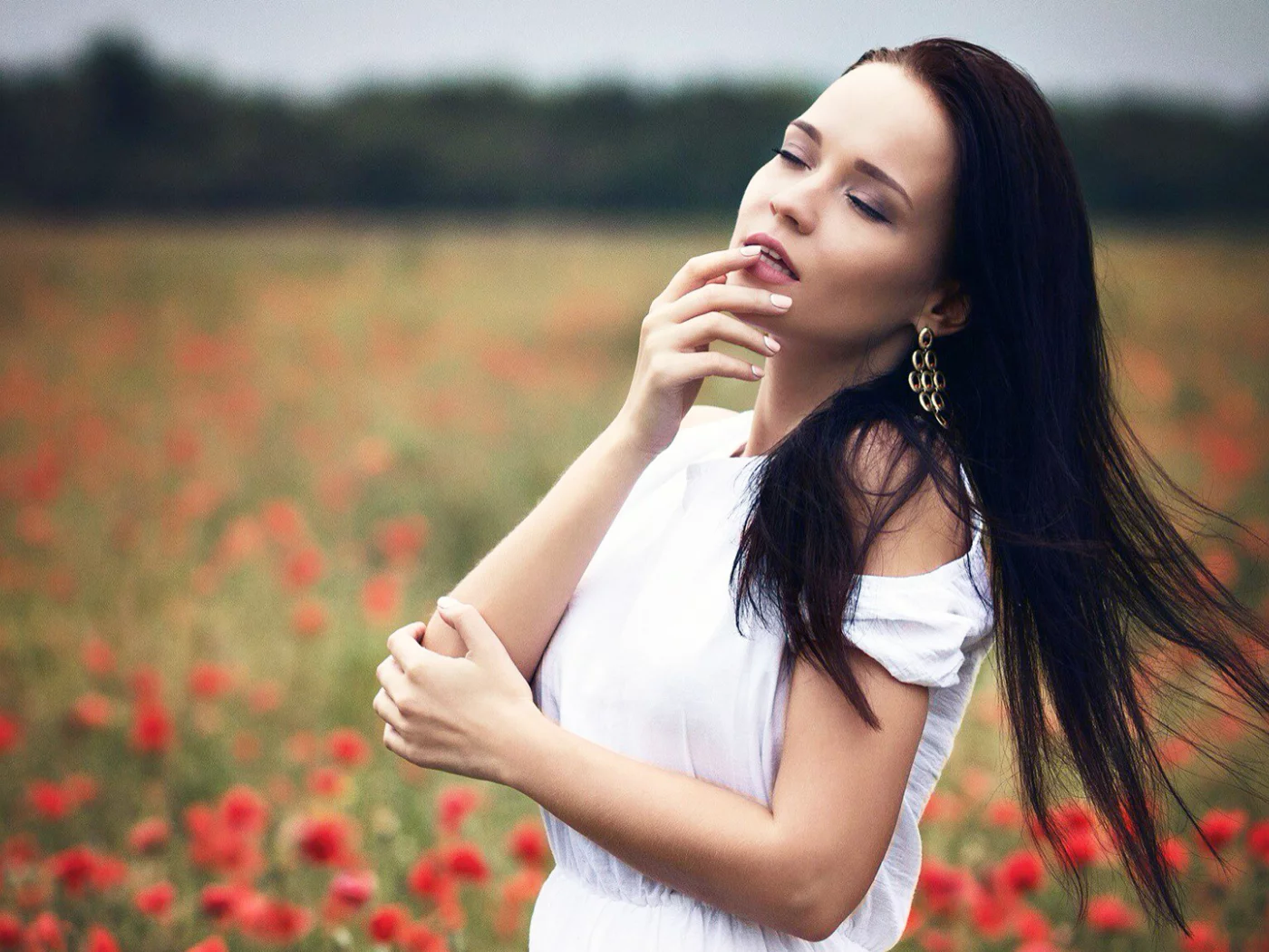 девушка, серги, маки