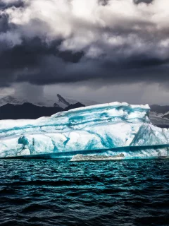 море, тучи, асберг
