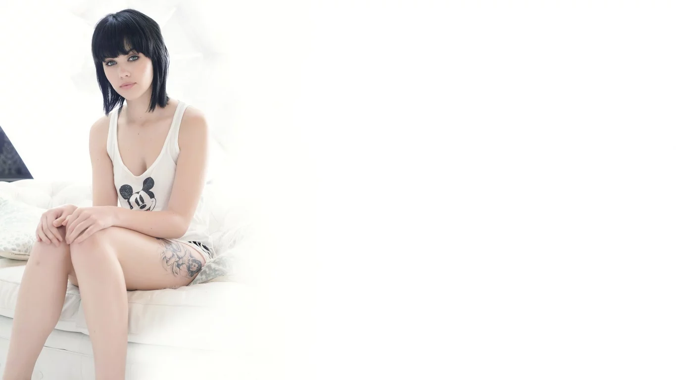 модель, прическа, mellisa clarke, глаза, тату, брюнетка, майка