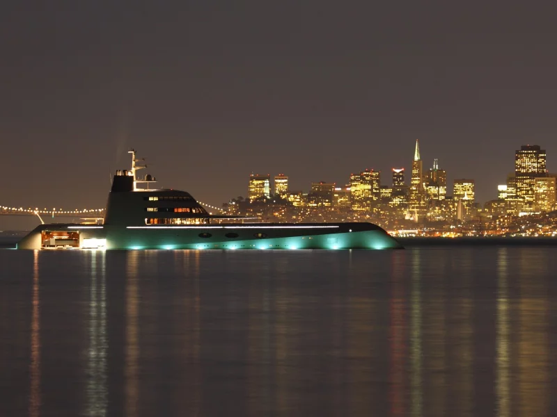 Город, огни, мост, море, яхта.