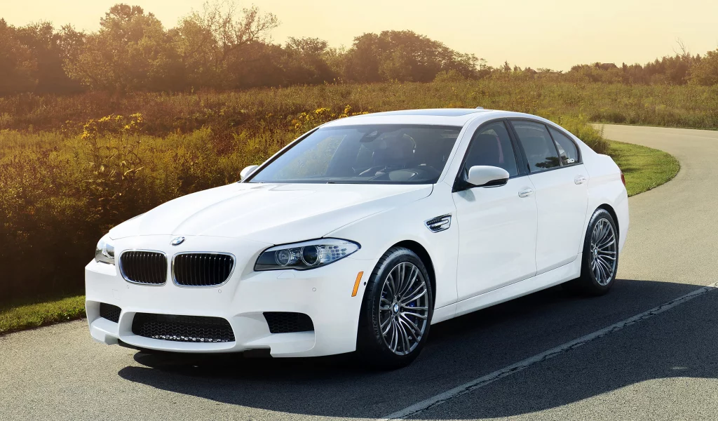 ind, tuning, белый, бмв, bmw, тюнинг, седан, m5, передок, дорога