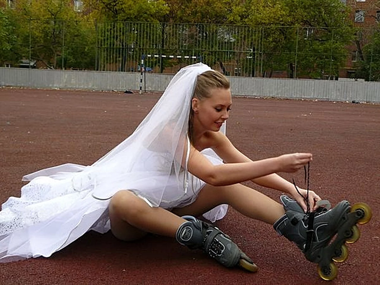 ДЕВА, НЕВЕСТА, И В ЗАГС