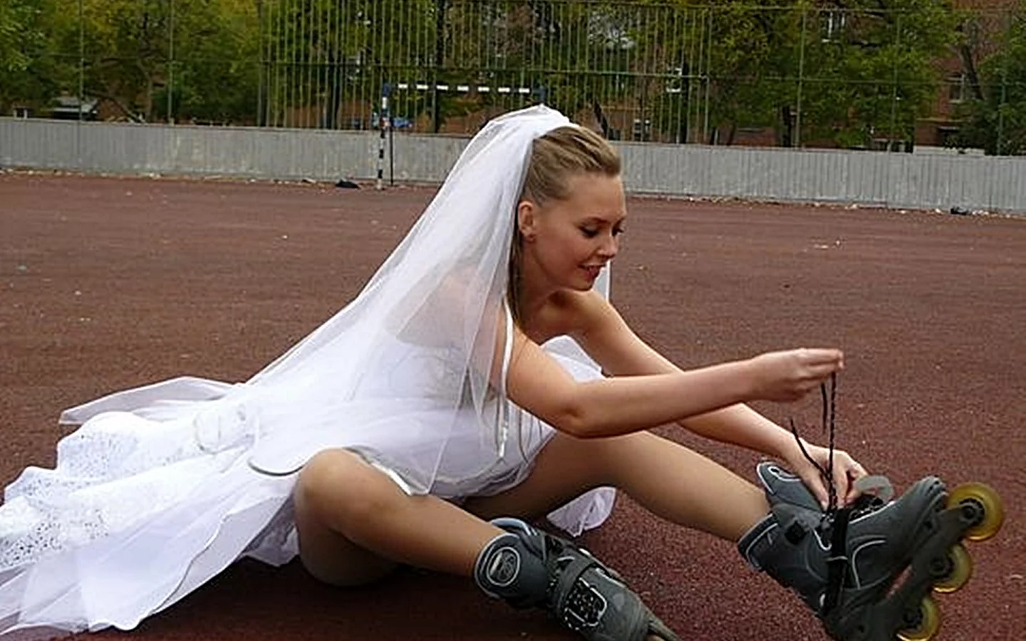 ДЕВА, НЕВЕСТА, И В ЗАГС