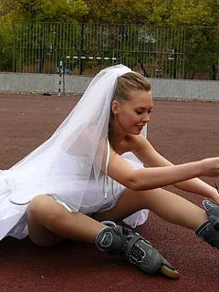 ДЕВА, НЕВЕСТА, И В ЗАГС