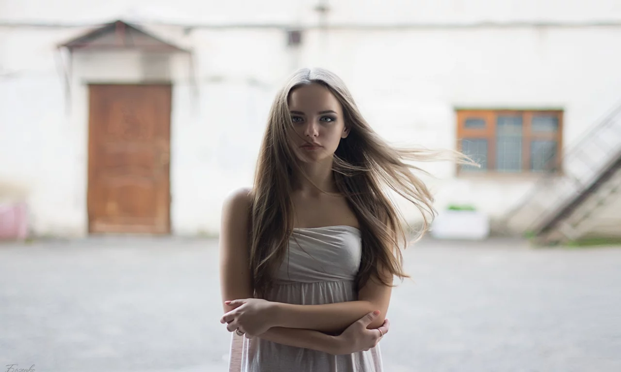 девушка, портрет, случайная встреча, дом, фасад