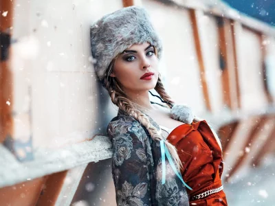 девушка, шапка, забор