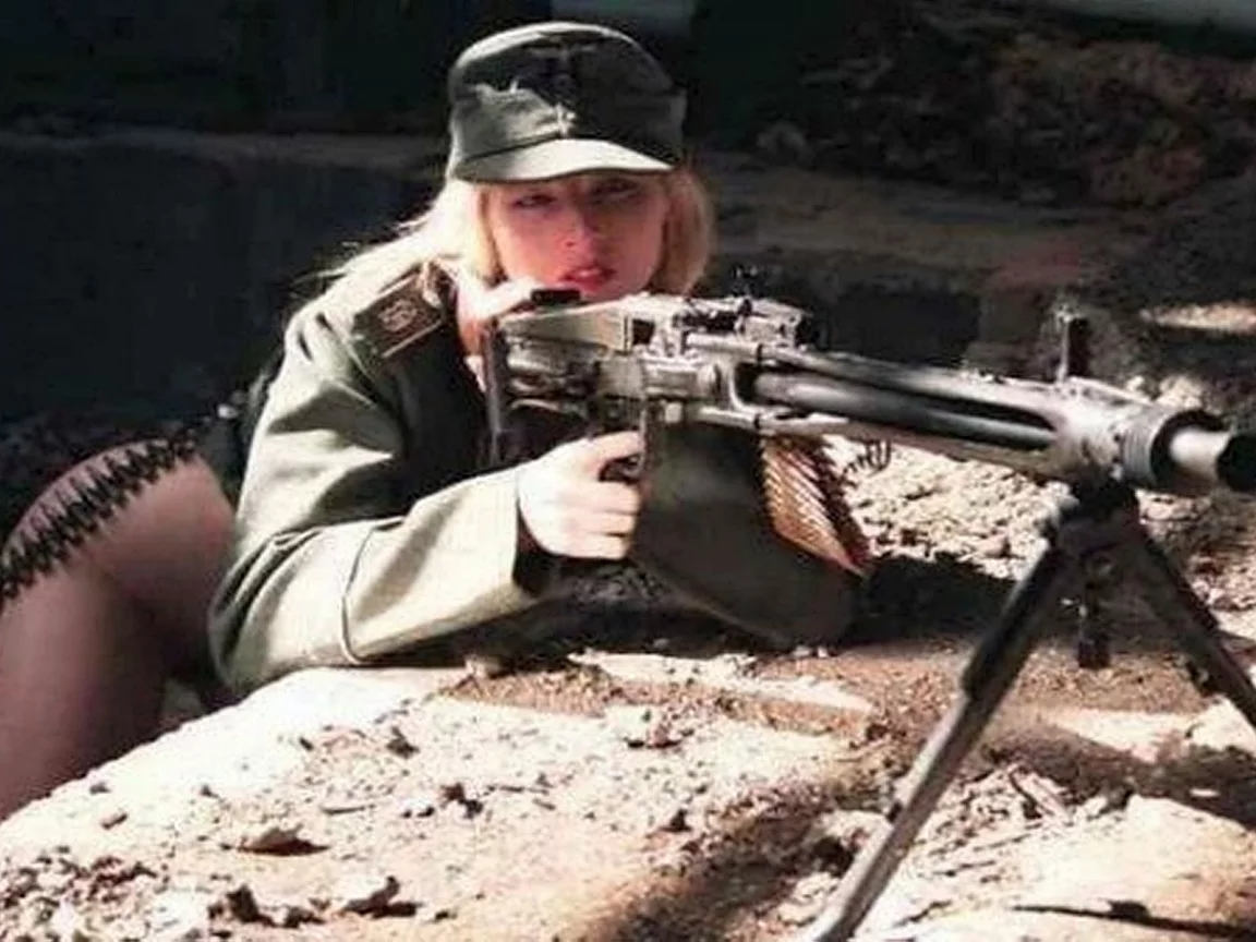 дева, пулеметчица
