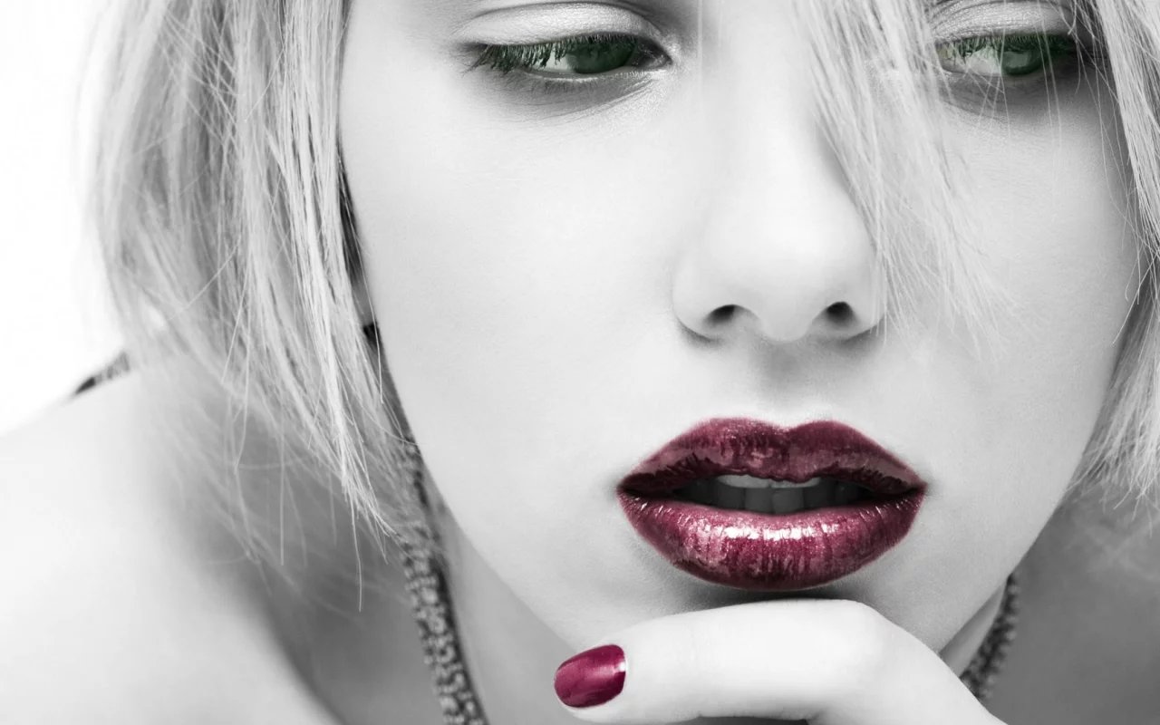scarlett johansson, губы, лицо, помада, черно-белая