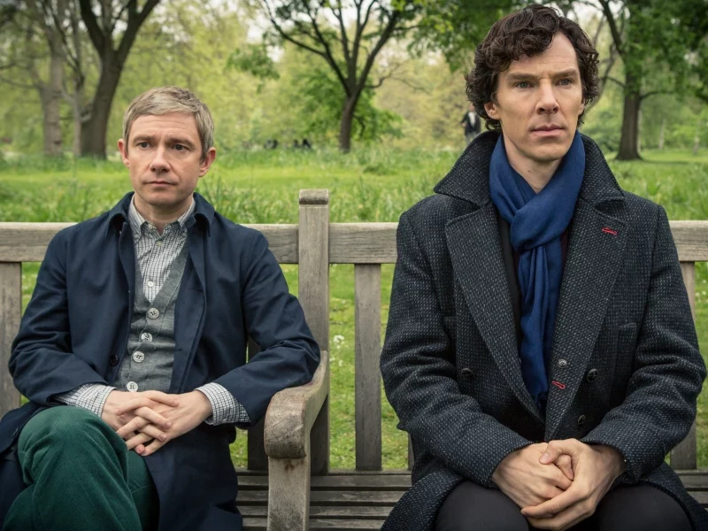 herlock, шерлок, шерлок хомс, телесериал, сериал, бенедикт, камбербэтч, мартин фримен, доктор, ватсон, скамейка, парк, англия, пальто, шарф, bbc