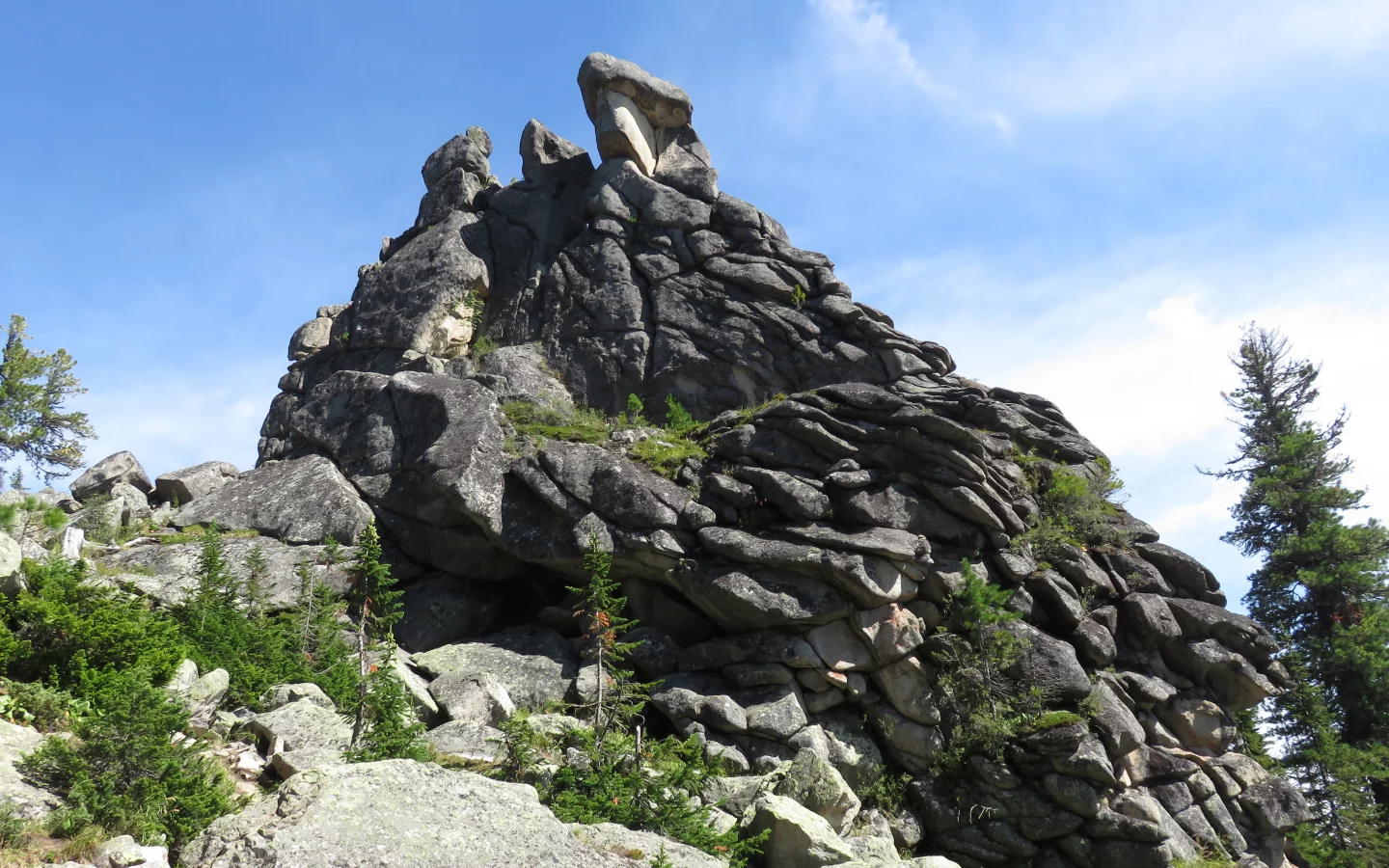 каменный городок, саяны, скалы, тп